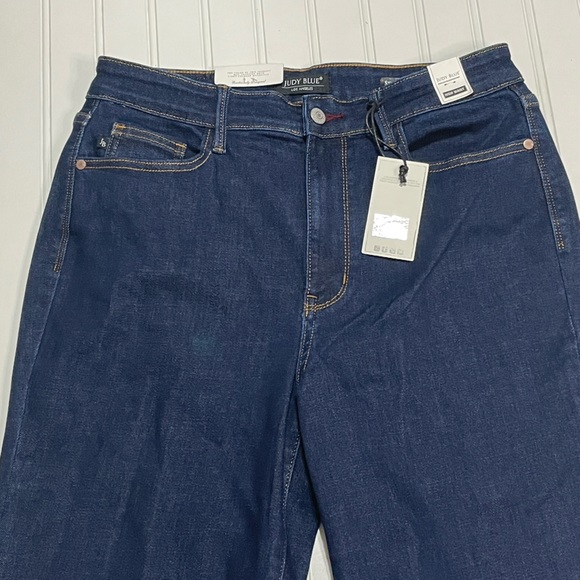 NWT Judy Blue High Waist Raw Hem Vintage & Back Darts Detail Straight Leg Jeans - Picture 10 of 14